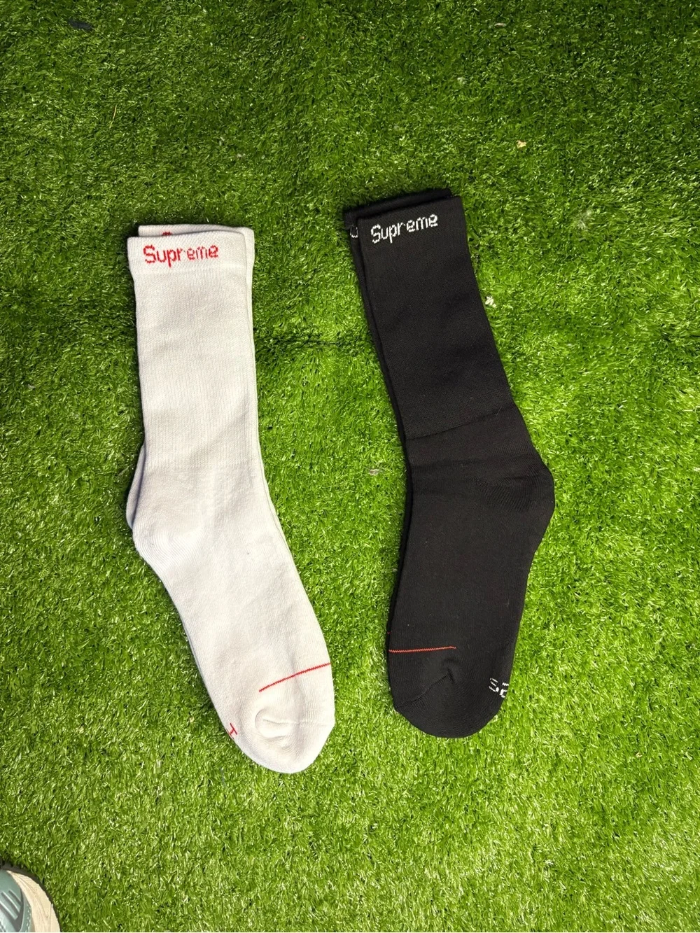 Supreme Socks (2 Pairs) - Black/White - Brand New Sealed